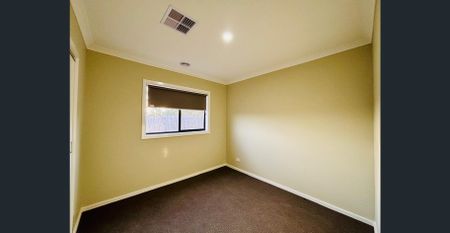 4 Bedroom In Prime Location - Not To Be Missed!! - Photo 2