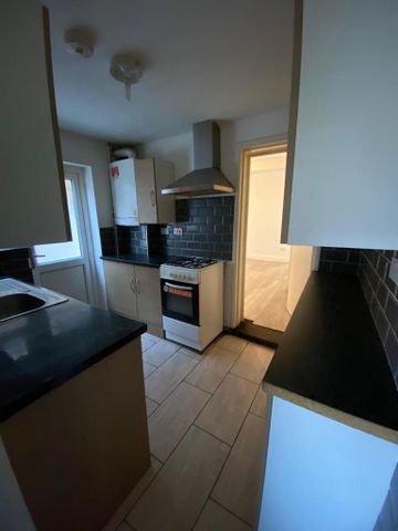 3 bedroom detached house to rent - Photo 4