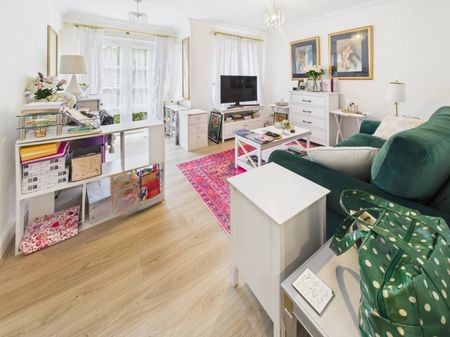 Upton Park, Slough, Berkshire,SL1 - Photo 2