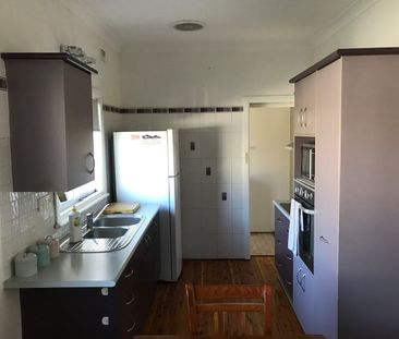 Charming Three-Bedroom Home - Comfort, Space & Convenience - Photo 6