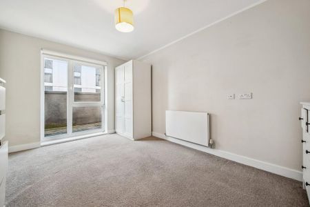3 bedroom flat to rent - Photo 4