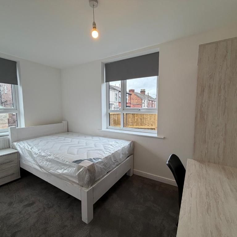 6 bedroom flat to rent - Photo 1