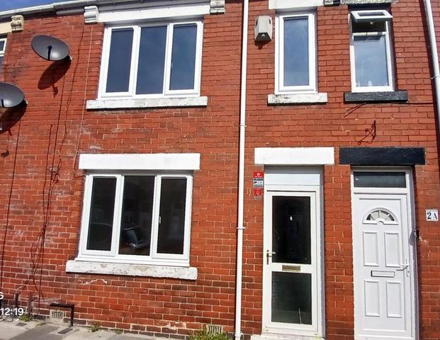 3 bedroom terraced house to rent - Photo 1