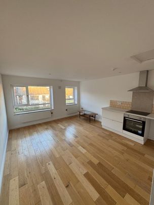 3 Bed Flat, Roundhay Road, LS8 - Photo 1