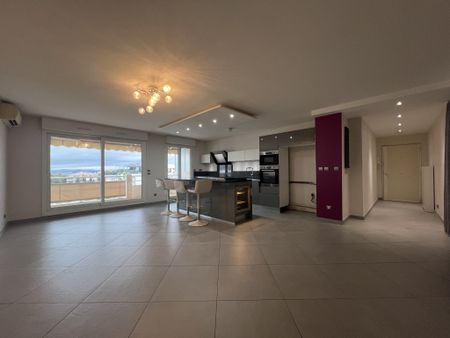 Location Appartement 3 pièces 75m² ST LAURENT DU VAR 06700 - Photo 3