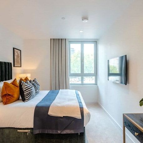 A luxurious interior designed one-bedroom 3rd floor apartment set over 542 SqFt comprising a large open-plan reception room leading onto a private inset balcony. EPC rating B | Council Tax Band E - Photo 1