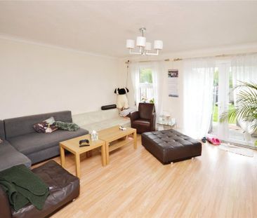 3 bedroom end of terrace house to rent - Photo 3