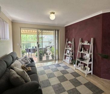 Low Maintenance Easy Care- 3 bedrooms villa with 2 parking - Photo 4