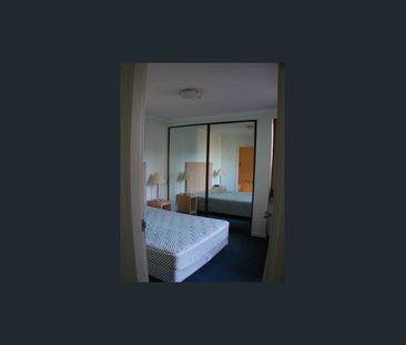 Large 1 bed & carpark - Photo 2