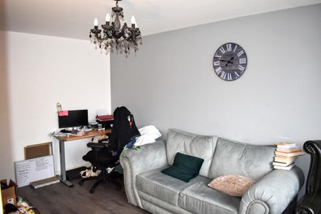 2 bedroom semi-detached house to rent - Photo 2