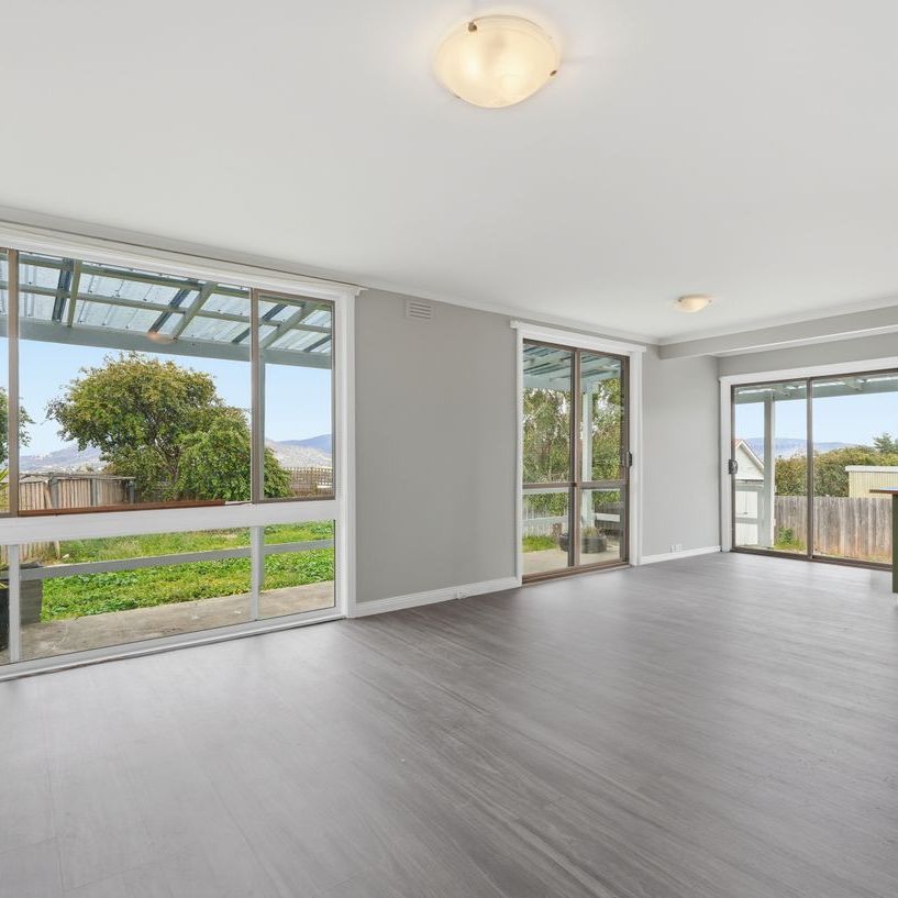 Immaculate 3 Bedroom Home - Photo 1