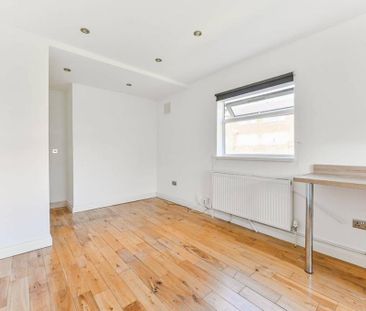 3 bedroom flat to rent - Photo 6