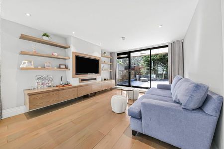 4 bedroom flat to rent - Photo 3