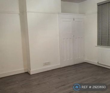 3 bedroom end of terrace house to rent - Photo 2