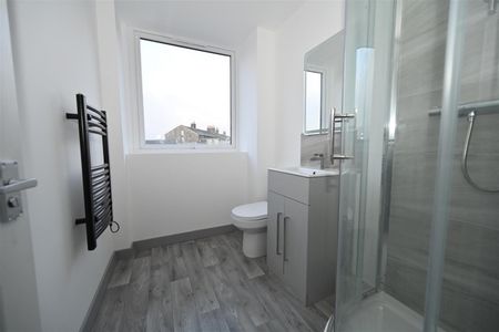 1 bedroom Flat To Let - Photo 4