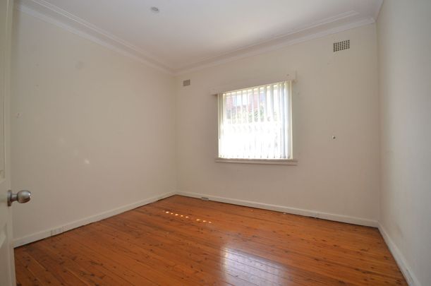 Spacious 4 Bedrooms Brick House - Photo 1