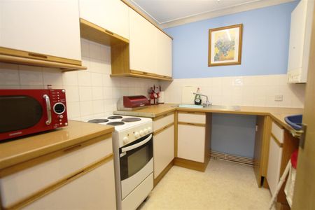 1 bedroom Flat to let - Photo 3