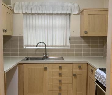 2 bedroom semi-detached bungalow to rent - Photo 2