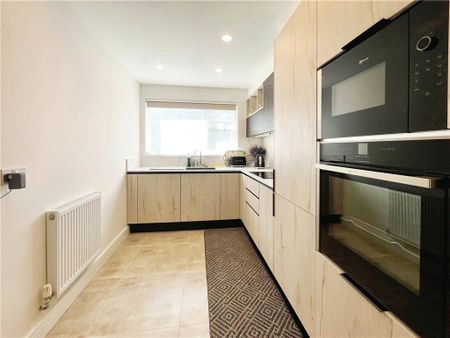 Park Drive, Ascot, Berkshire, SL5 0BE - Photo 2
