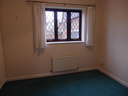 Available 2 Bed House - terraced - Photo 1