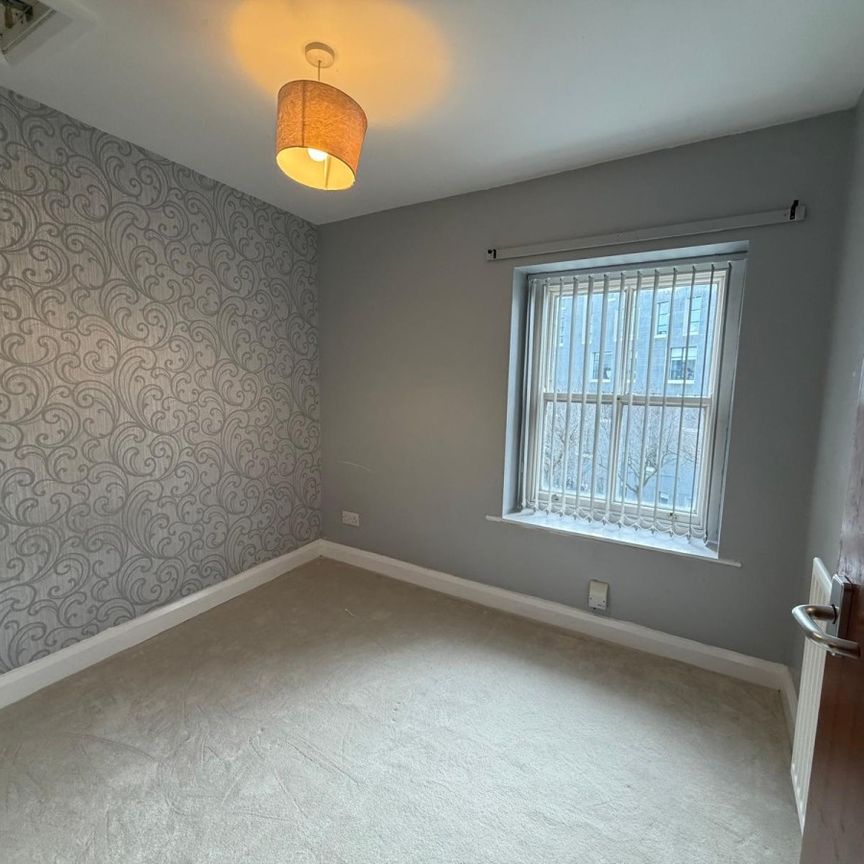 ONE BEDROOM FLAT - Photo 1