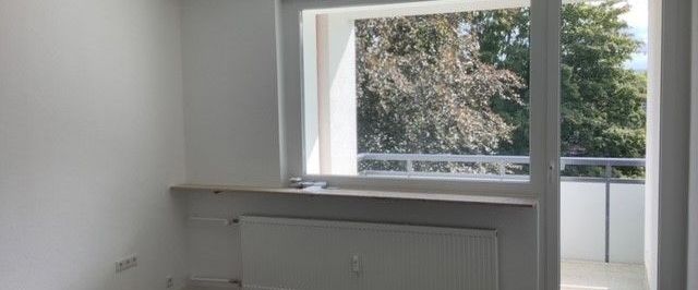 Stop: modernisierte 4- Zimmer-Erdgeschosswohnung in Hannover Sahlkamp - Photo 1