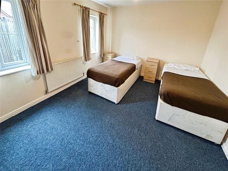 3 bedroom terraced house to rent - Photo 2