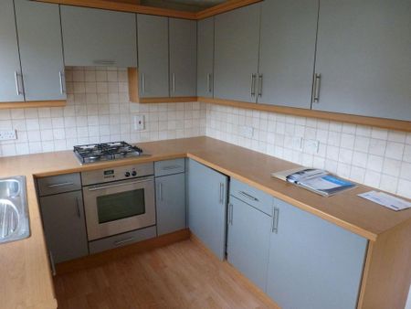 3 bedroom end of terrace house to rent - Photo 4