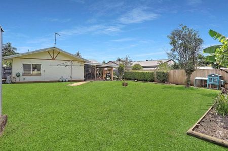 Solid Three Bedroom Home - Photo 5