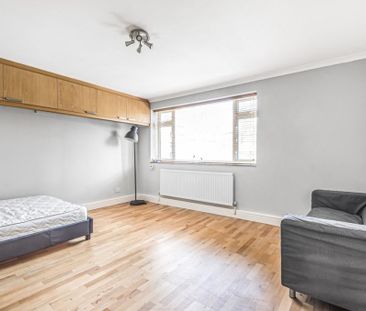 Studio to rent - Photo 2