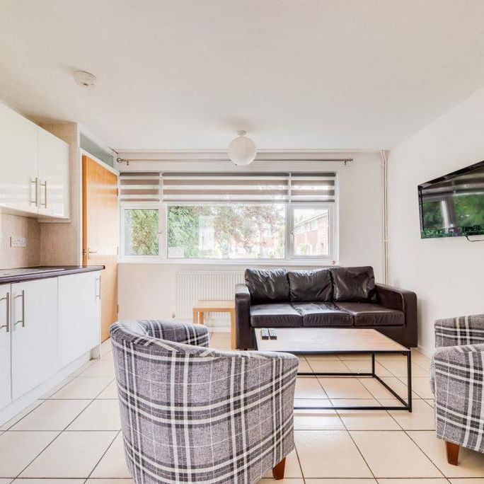 5 bedroom house to rent - Photo 1