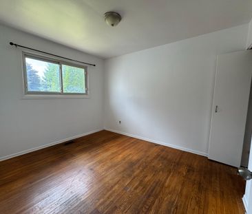 For Lease - 928 Upper Gage Avenue, Hamilton, Ontario - Photo 4