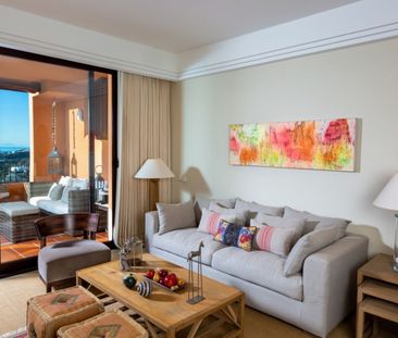Middle Floor Apartment in Benahavís - Photo 6