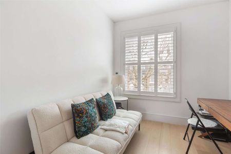 A stunning highly designed two bedroom apartment. - Photo 5