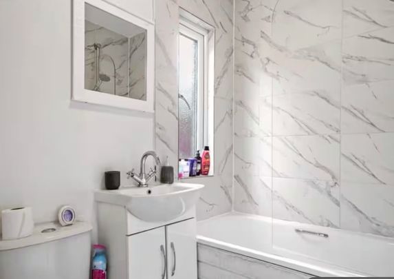 2 Bed Terraced House, Northborough Road, SW16 - Photo 1