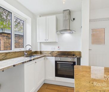 2 bedroom semi-detached house to rent - Photo 6