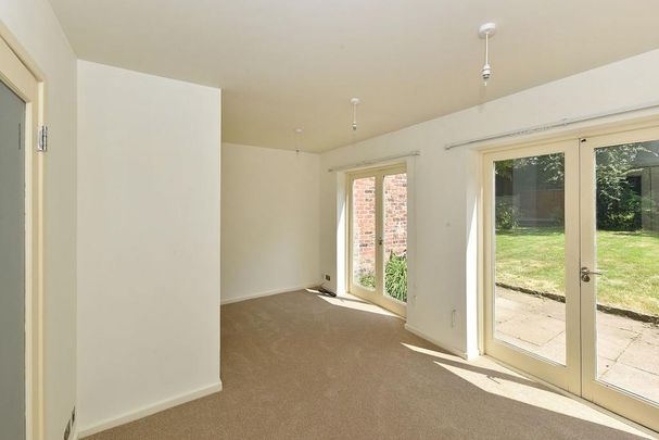 4 bedroom detached house to rent - Photo 1