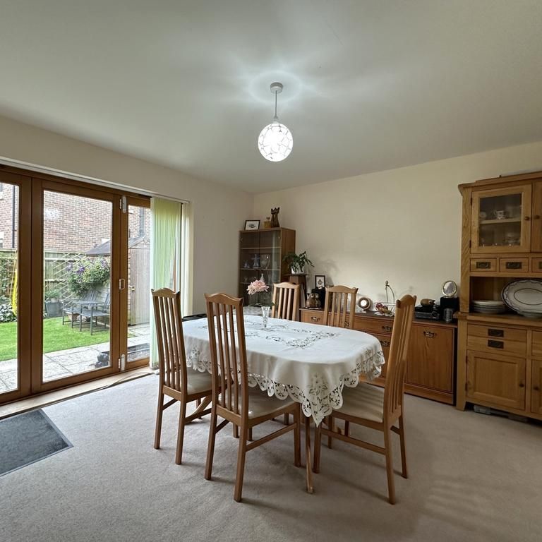 3 bedroom semi-detached house to rent - Photo 1