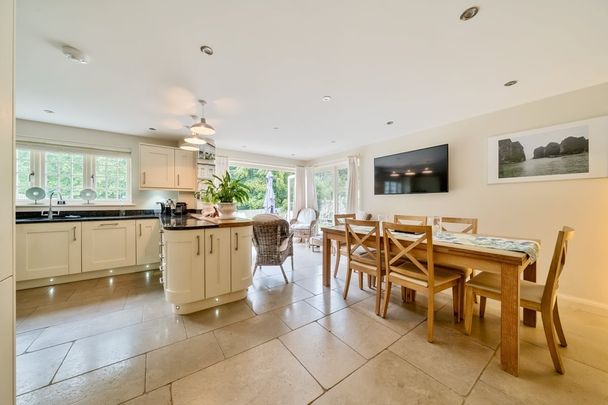 4 bedroom detached house to rent - Photo 1