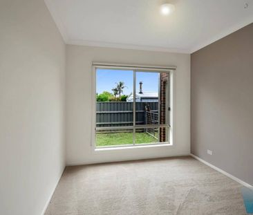 CHIC THREE BEDROOM RESIDENCE - Photo 1