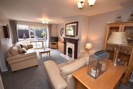 Stewart Close, Heswall - Photo 2