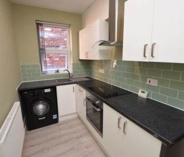 1 Bedroom Ground Floor Flat - Photo 4