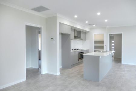 5 Bedrooms - Stylish and Spacious - Photo 3