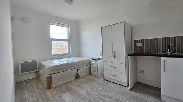 Studio to rent - Photo 1