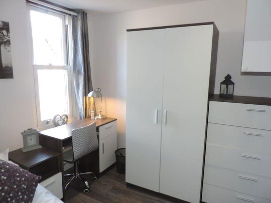 1 bedroom in a house share to rent - Photo 1