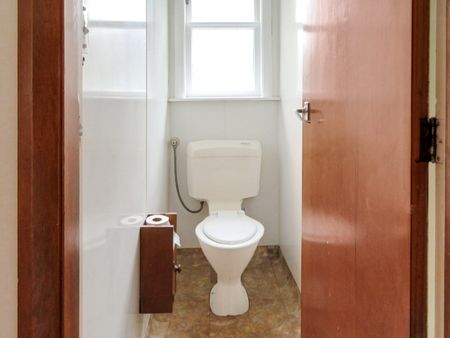 3-BED FAMILY HOME! - Photo 3