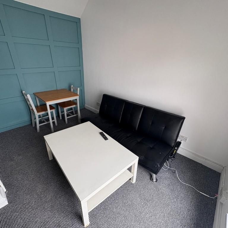 3 bedroom maisonette to rent - Photo 1