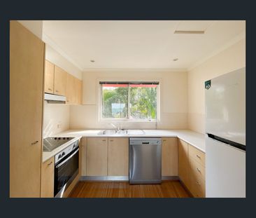 FULLY FURNISHED TOWNHOUSE WITH OCEAN VIEWS - Photo 6