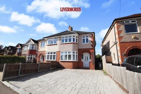 3 bedroom Semi-Detached House to let - Photo 5