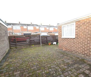 3 bedroom terraced house to rent - Photo 1